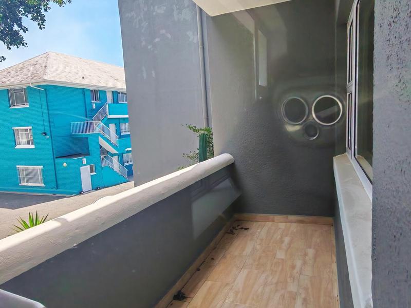 To Let 2 Bedroom Property for Rent in Woodstock Upper Western Cape